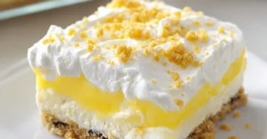 Heavenly Oreo Lemon Dessert featuring creamy lemon filling and Oreo crust